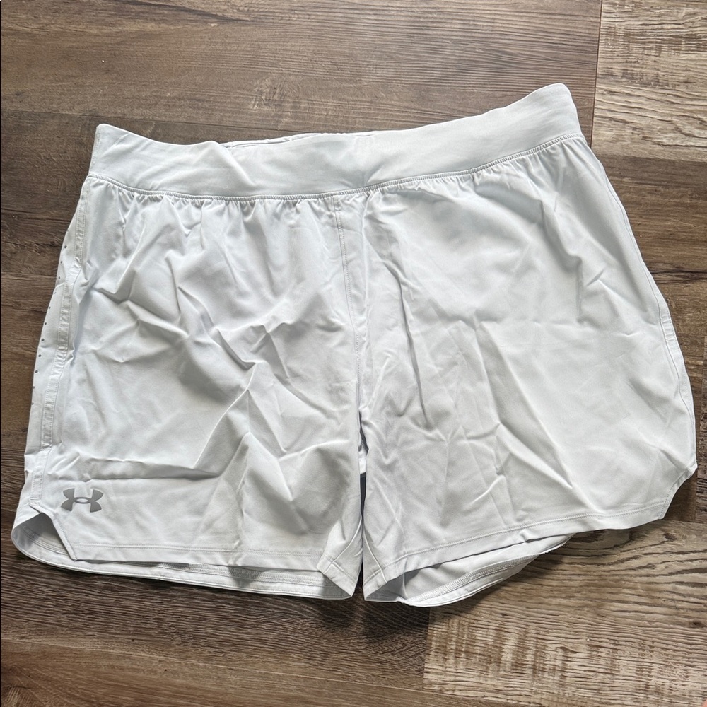 Under Armour men’s  light grey Shorts